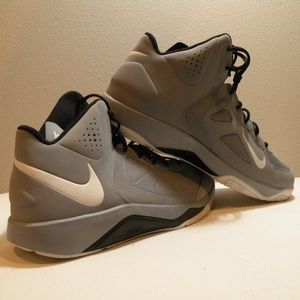 NIKE DUAL FUSION BB SHOES